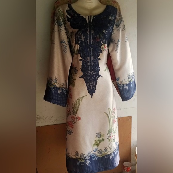 Pakistani Designer Sobia Nazir Silk outfit - Picture 4 of 8